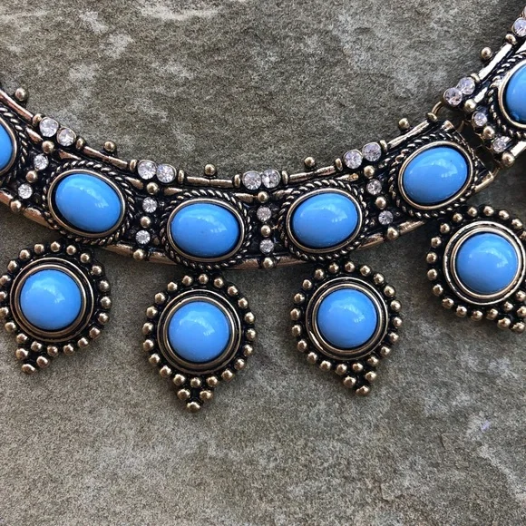 Bold antique-chic statement necklace with turquoise beading - Picture 3 of 3